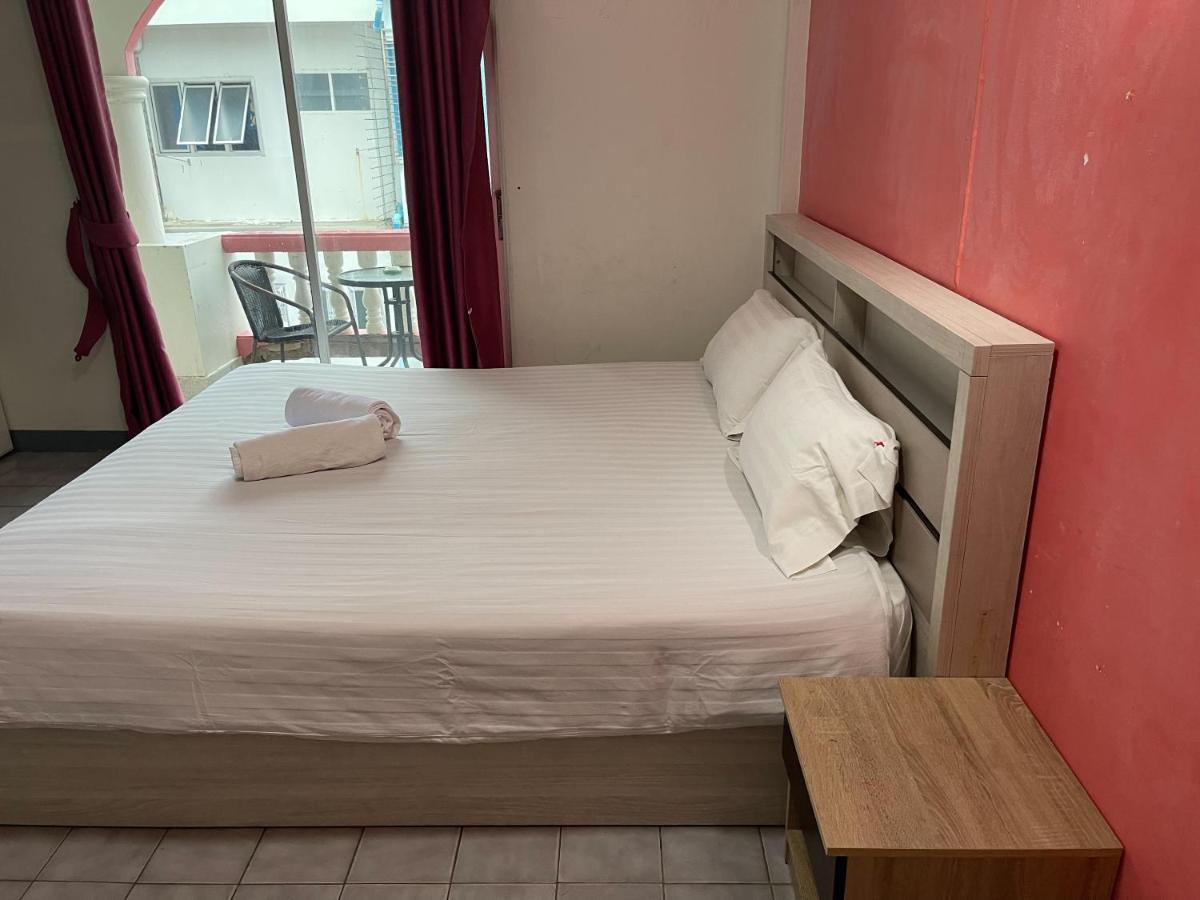 D.D. Inn Beach Guesthouse Патая Екстериор снимка